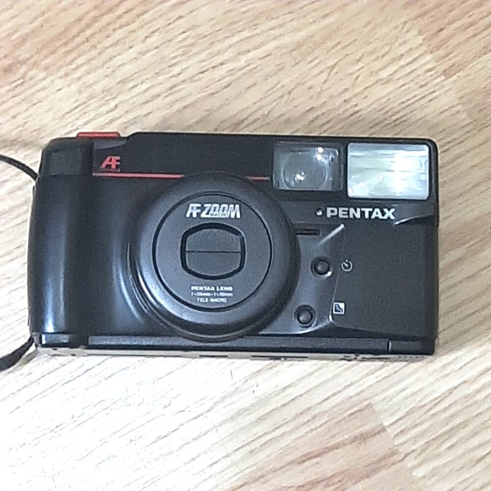 Pentax IQ‎ Zoom 70 Date Camera 35mm Point and Shoot 70mm Tele Macro Not Tested